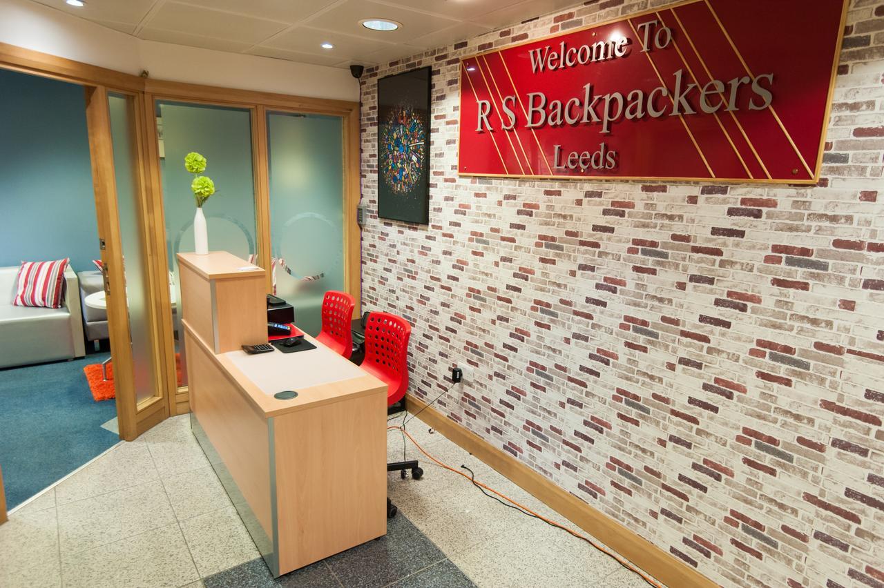 Russell Scott Backpackers Лидс
